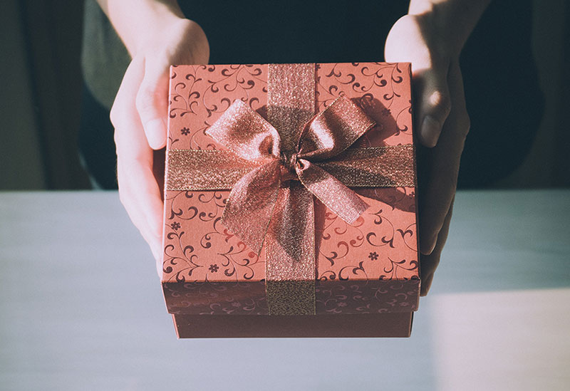 How to be a Proper Gift Giver & Gift Receiver